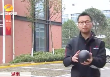 湖南经视丨新闻联播丨只因为涂了它：鸡蛋比“石头”硬 纸杯能撑起个人